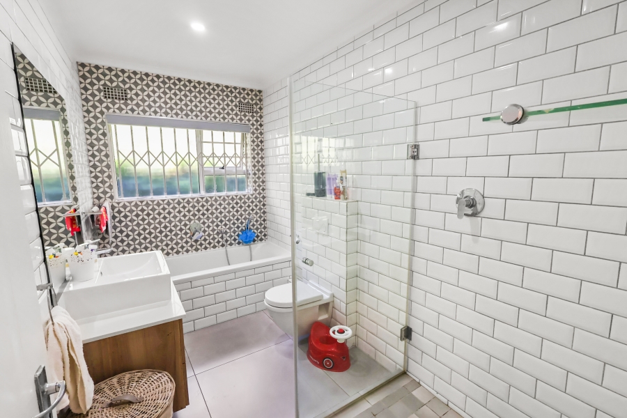 4 Bedroom Property for Sale in Nahoon Beach Eastern Cape